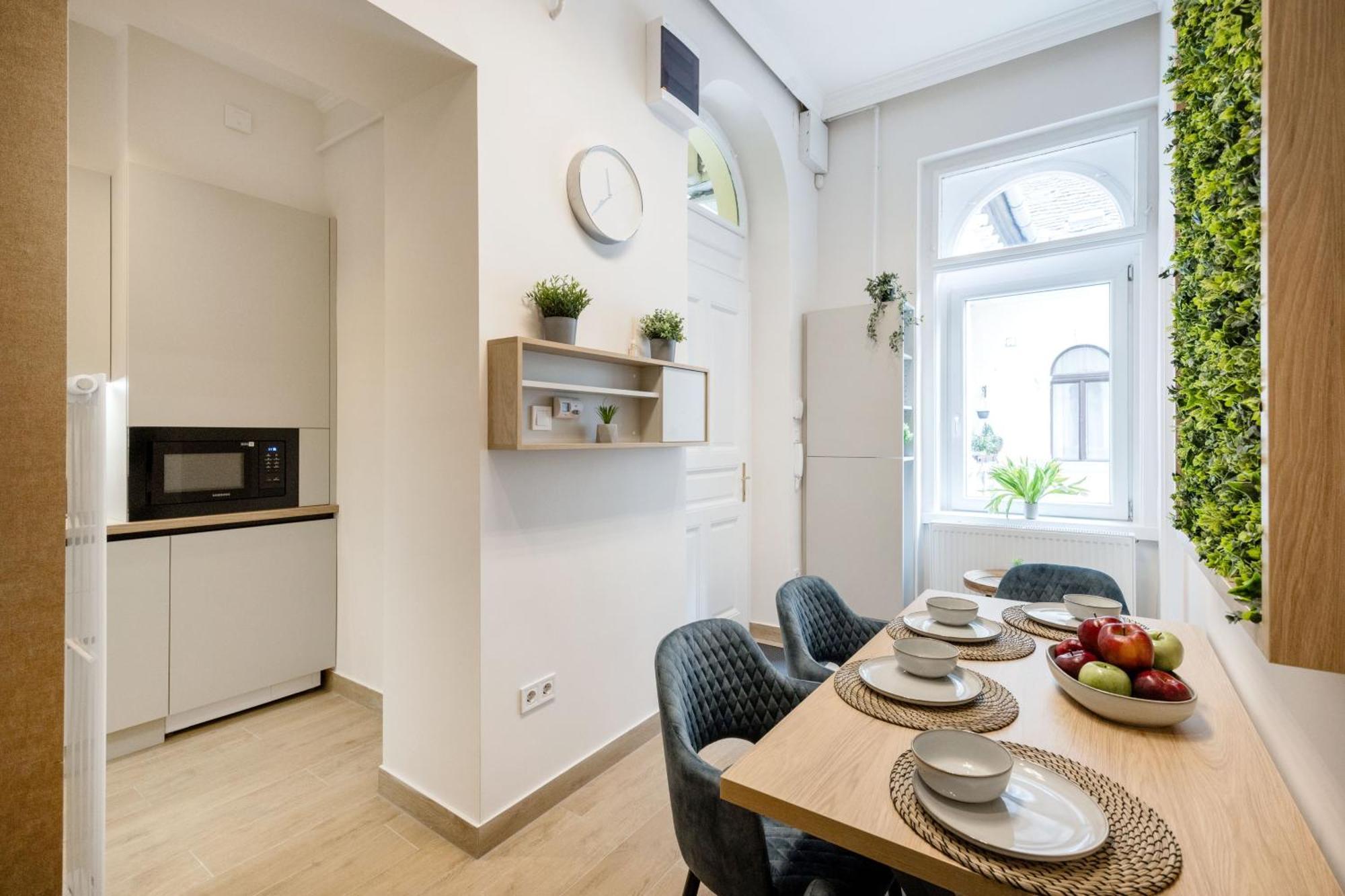 Sleek Downtown Living Apartamento Budapeste Exterior foto